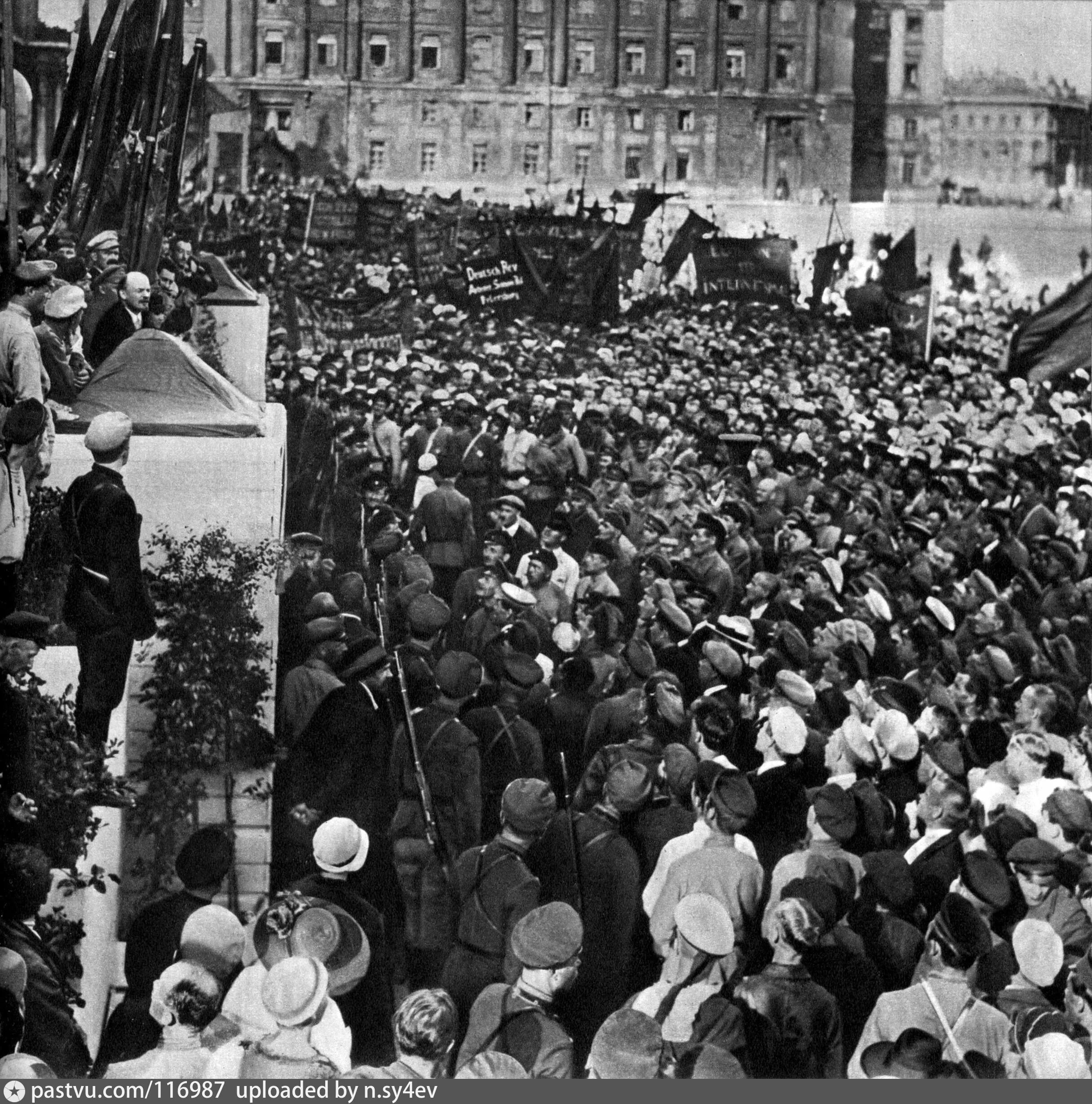 Выступление на митинге 9