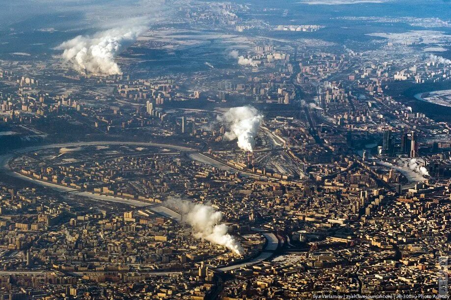 Москва с высоты птичьего полета. Вид с высоты 10 км. Вид земли с птичьего полета Москва. Город с высоты 10 км.