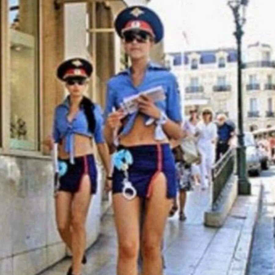 Полиция нравов форма. Девушки полицейские в шортах. Полиция нравов прикол. Девушка полиция прикол.