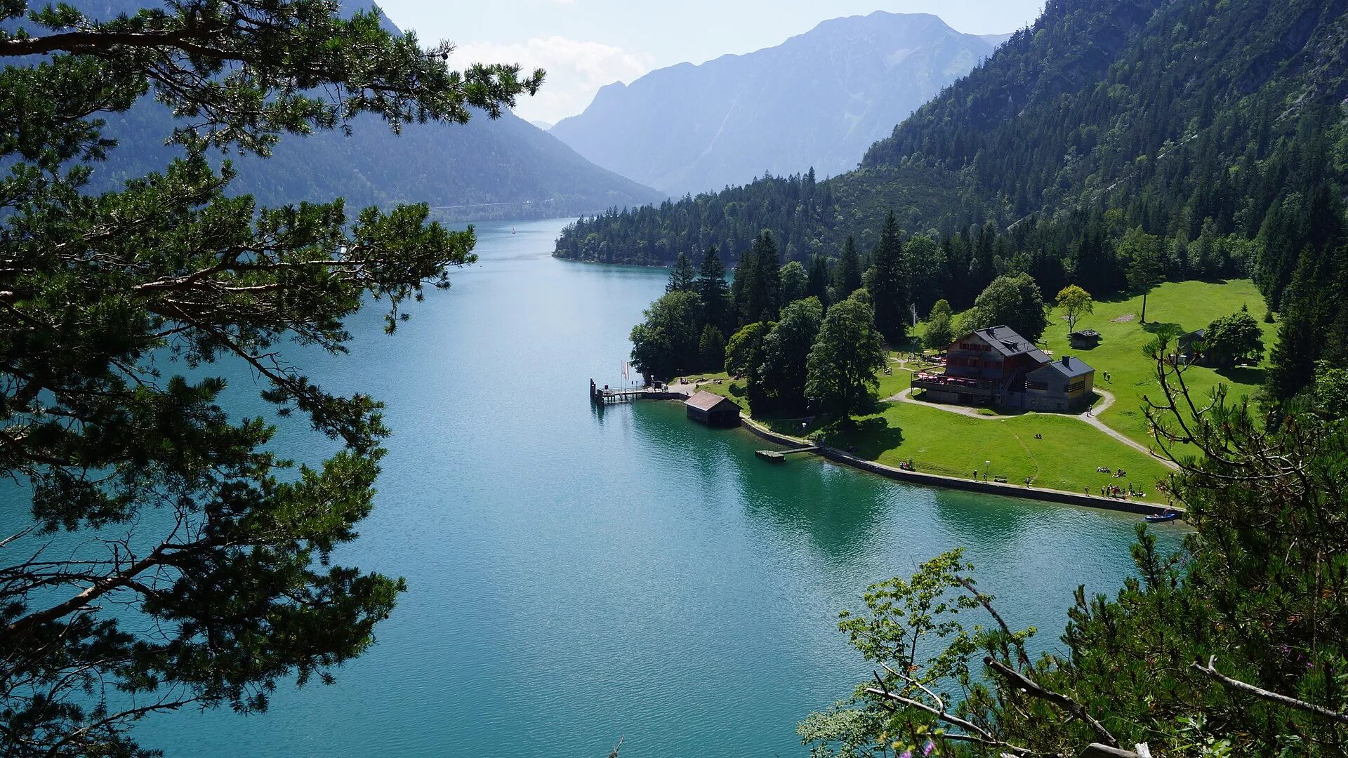 Озера европы по величине. Озеро Лунгерн Швейцария. Озеро Brienz Швейцария. Озеро Траунзее Австрия. Озеро Давос Швейцария.