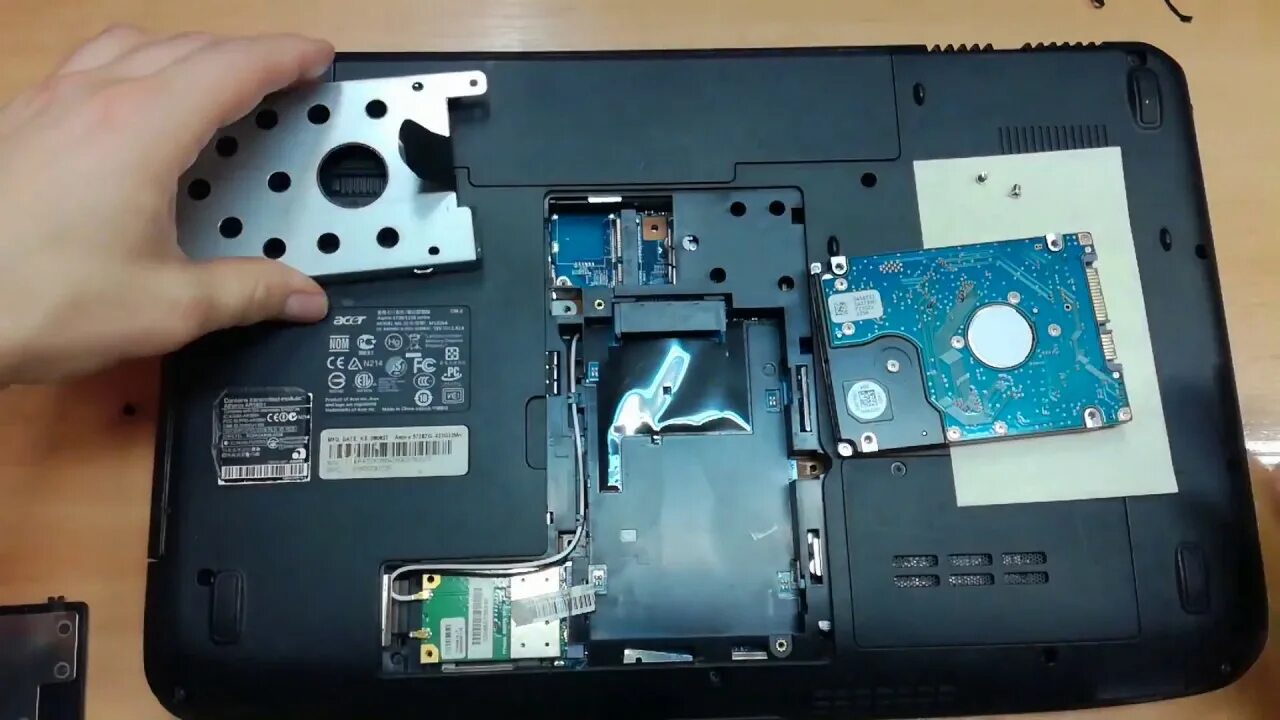 Камера на ноутбуке асер. Aspire 5738. Acer Aspire 5738zg. Ноутбук Acer Aspire 5738zg. Acer 5738g разъем под SSD.