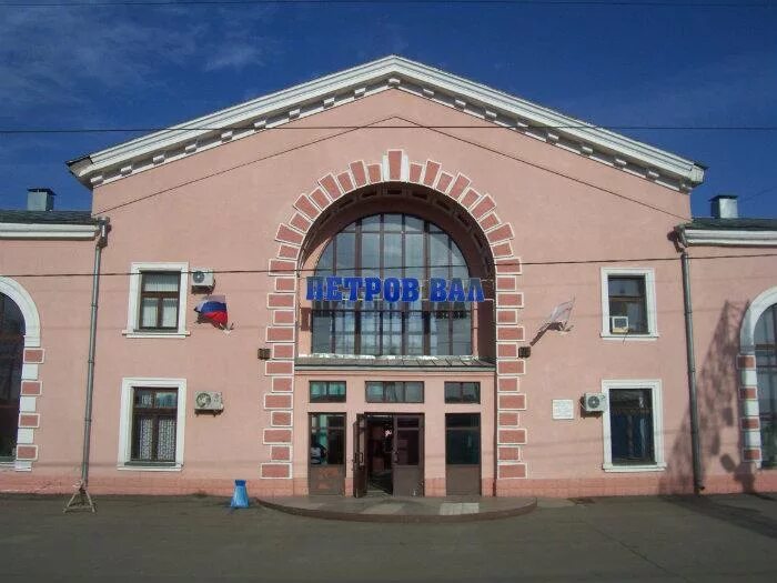 Волжская рокада памятник. Город петровал. Город петровал. Город петровал. Петровал волгоградская область жд вокзал.