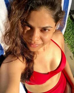 Sumona Chakravarti’s pictures.