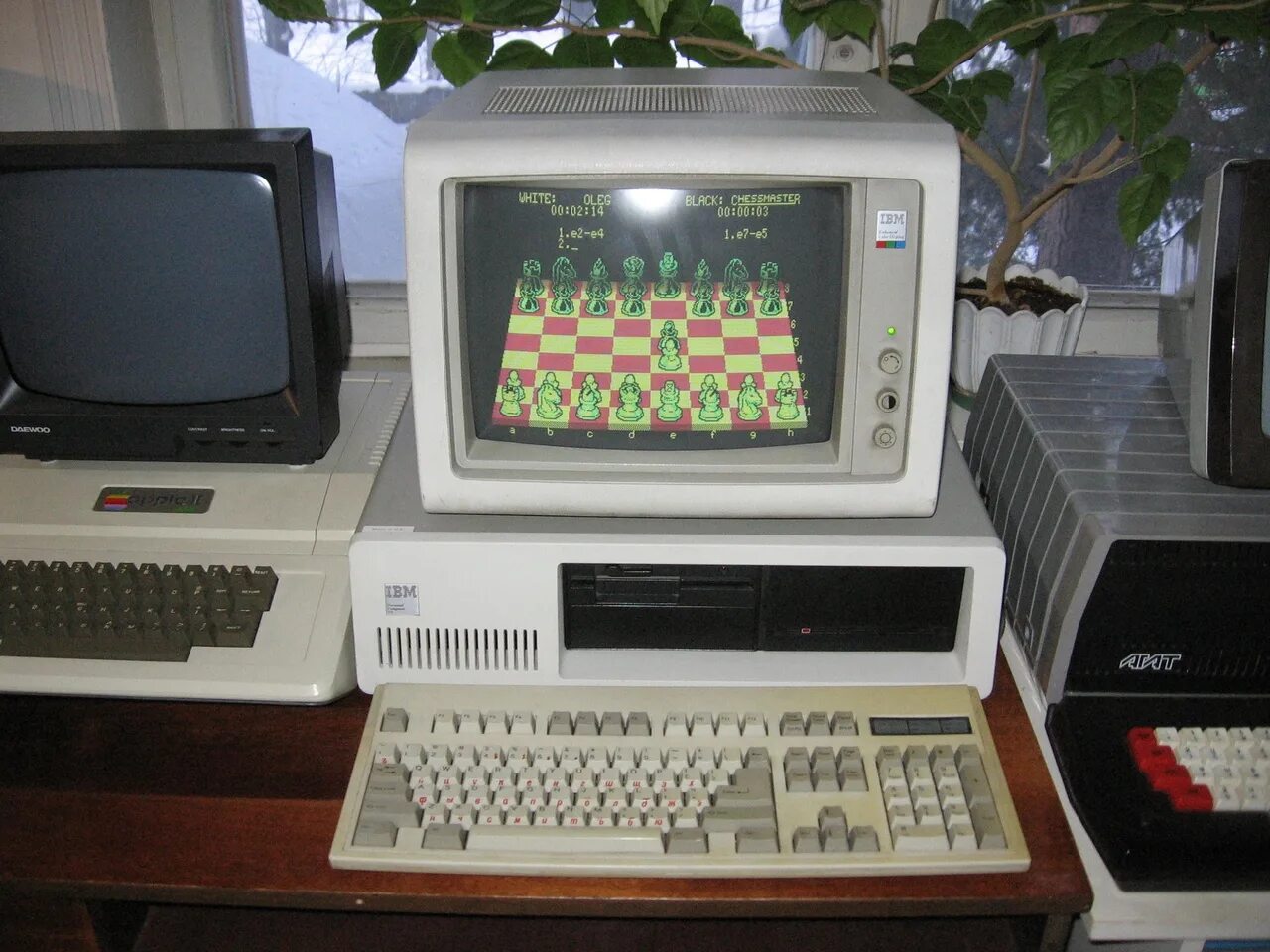 Советский компьютер агат. Советская микро-эвм двк-2. Первый отечественный компьютер. Эвм первого поколения «урал-2». Первый отечественный компьютер.