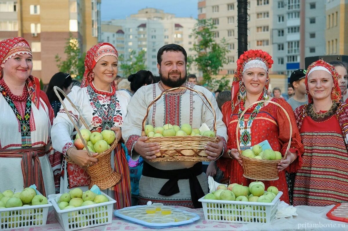 Яблочный спас у мордвы. Яблочный спас празднование. Яблочный спас гуляния. Народный праздник на Спасы.