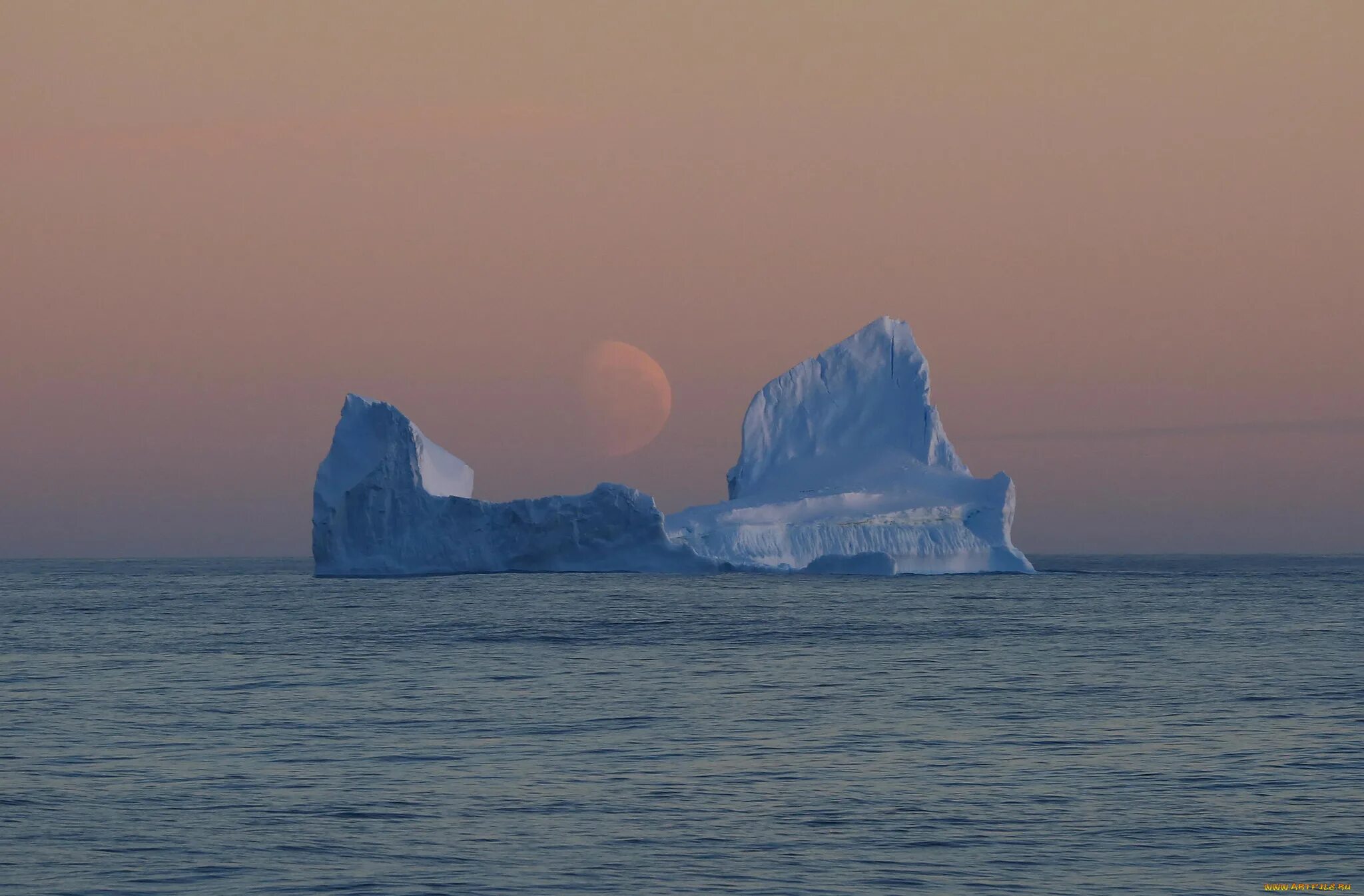 Айсберг в океане текст. Южный Ледовитый океан. Море Росса Антарктида. Мыс Моррис-Джесуп. Южный океан айсберги.