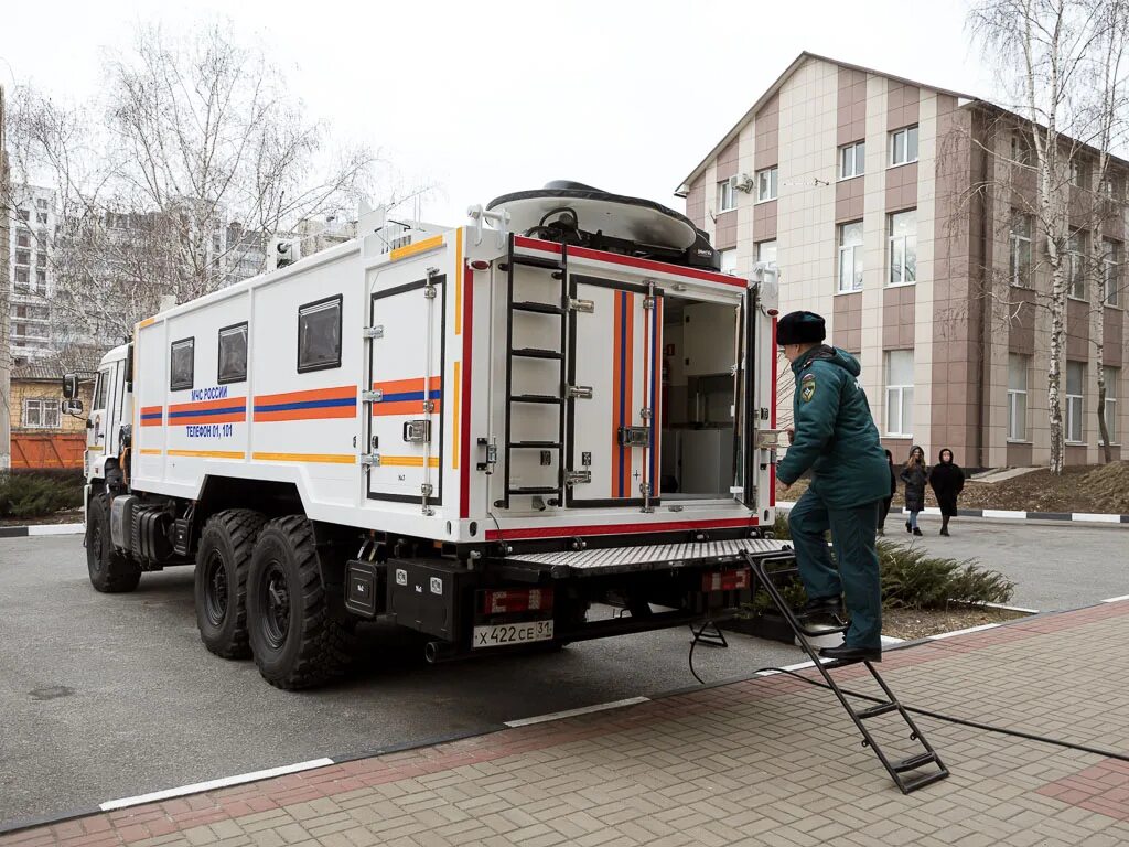 Связь в белгородской области. Мобильный узел связи МЧС. Передвижной узел связи. Автомобиль связи МЧС. КАМАЗ передвижной узел связи.