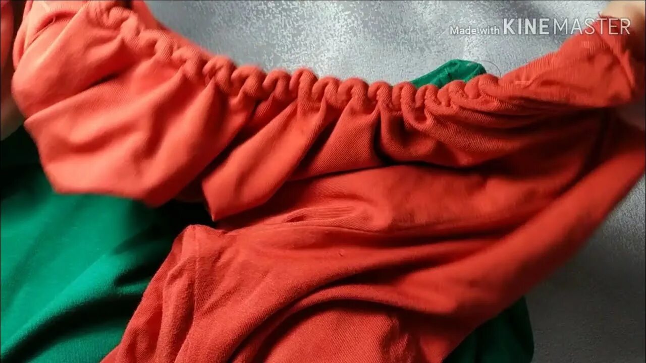 Убавить горловину футболки. Вырез горловины футболки. Ушить горловину на футболке. Отделка горловины шитье. Растянулась горловина на футболке.