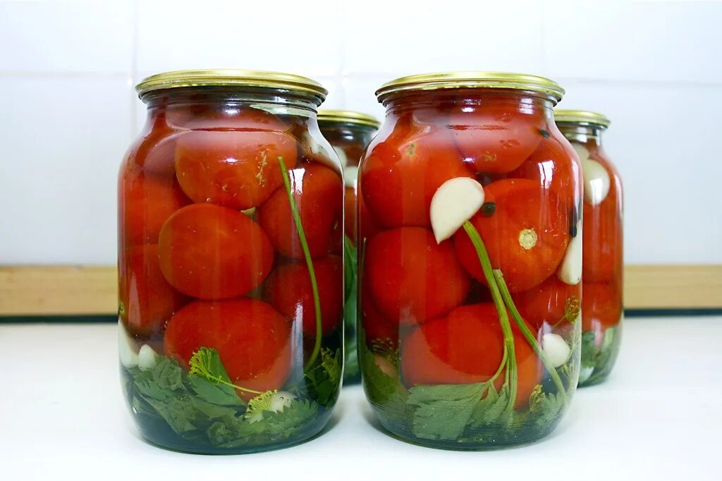 Pomidori marinad. Консервированные помидоры. Помидоры в банке. Помидоры соленые. Рецепт томатов без уксуса на зиму