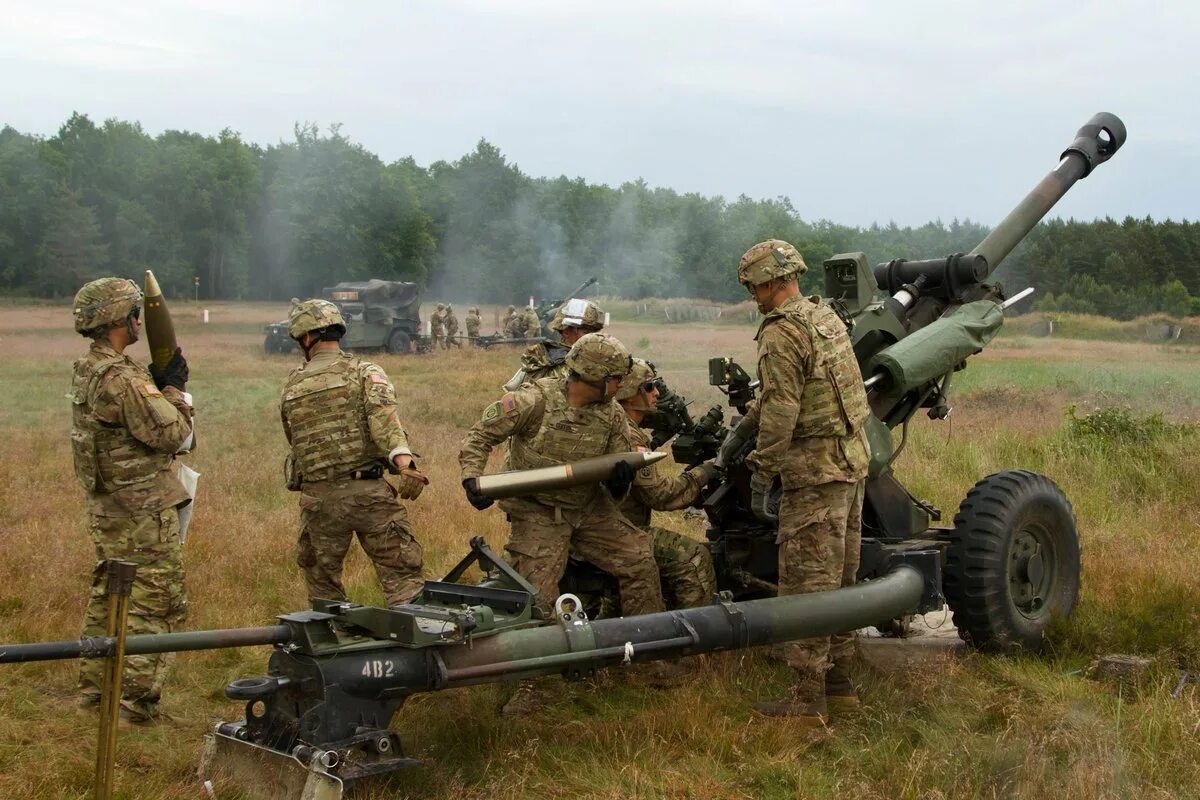 Сухопутные войска артиллерия. M119 105mm Howitzer. М119 артиллерия. M119 Howitzer Humvee. 105 Мм гаубица Hawkeye.