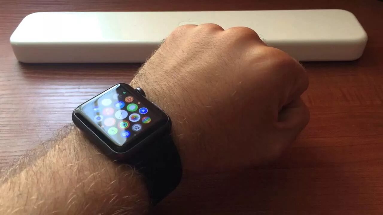 Часы замена apple watch. Разбитые Эппл вотч. Разбитый Apple watch. Разбитые эпл часы. Разбитые часы Эппл вотч.