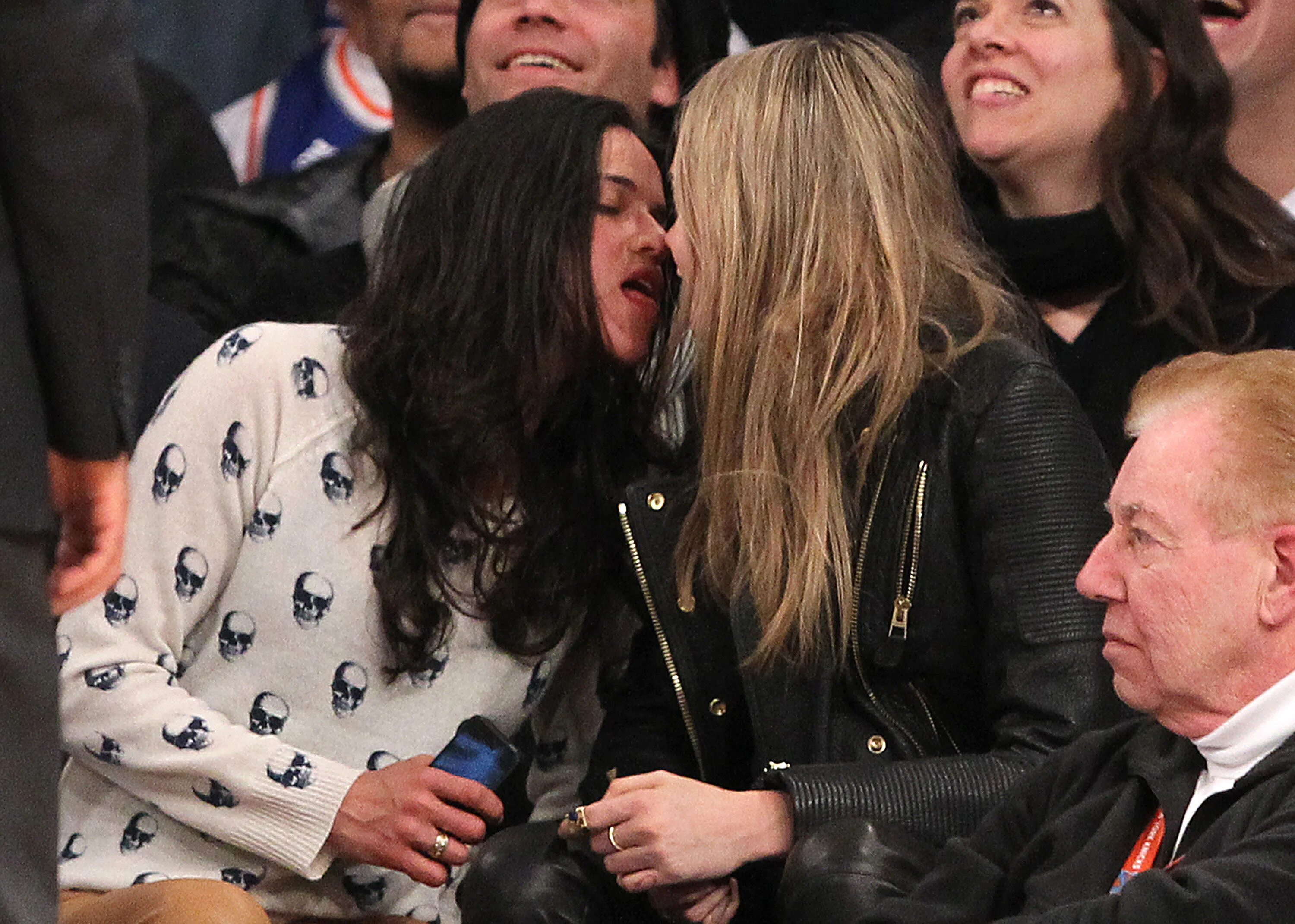 Кара делевинь и ее девушка фото. Женщины нетрадиционной ориентации. Валерий сумароков голый. Линдси лохан и ее девушка. Кара девиль и мишель родригес.