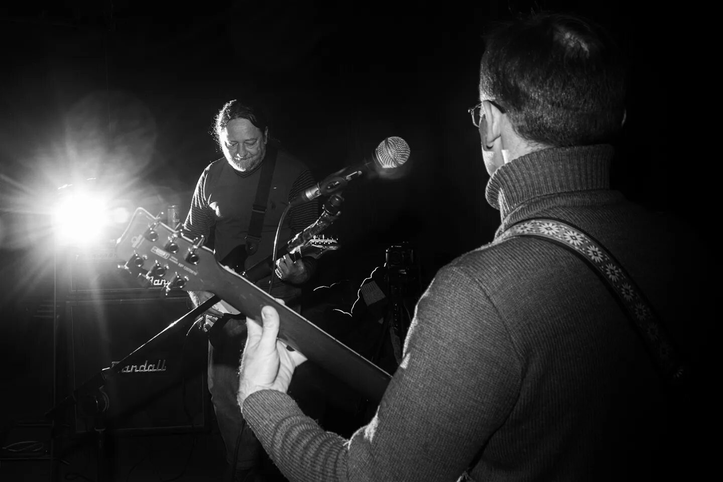 Репетиция рок группы. Репетиция музыкальной группы. Репетиция трека. Репетиция звукозаписи. Песню репетируешь.