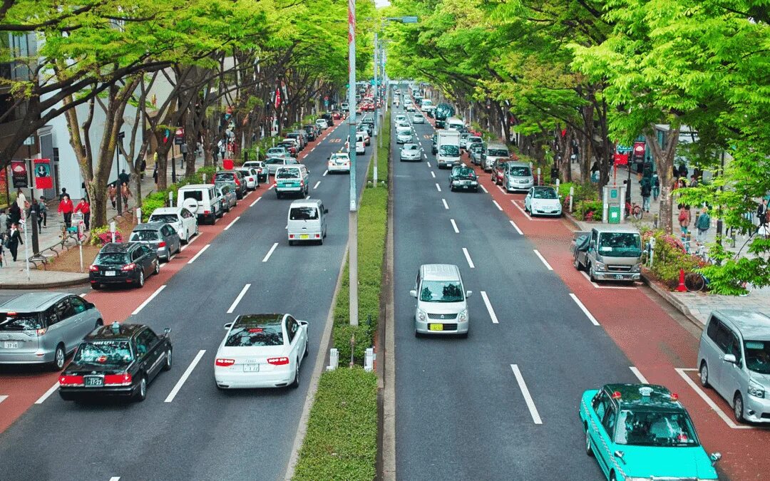 Carpool полоса в сша. Плотный поток машин. Дорожное движение в индии. Левостороннее движение в сша. Левостороннее движение в сша.