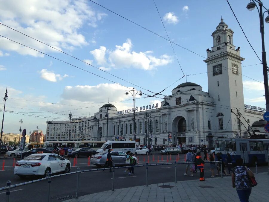 Московский вокзал Москва. Киевский вокзал метро Киевская. Площадь Киевского вокзала 2б. Октябрьский вокзал станция