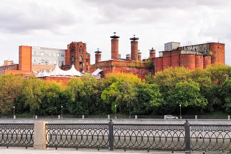 Пивзавод москва. Бадаевский (Трехгорный) пивоваренный завод. Бадаевский пивзавод Москва. Трёхгорный пивоваренный завод Кутузовский проспект. Бадаевского пивоваренного завода на набережной Тараса Шевченко.