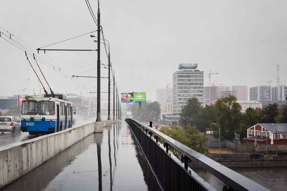 Автозаводский мост 43. Автозаводский мост Москва. Автозаводская мост платформа ЗИЛ. Вид с Автозаводского моста. Трамвай Автозаводский мост.