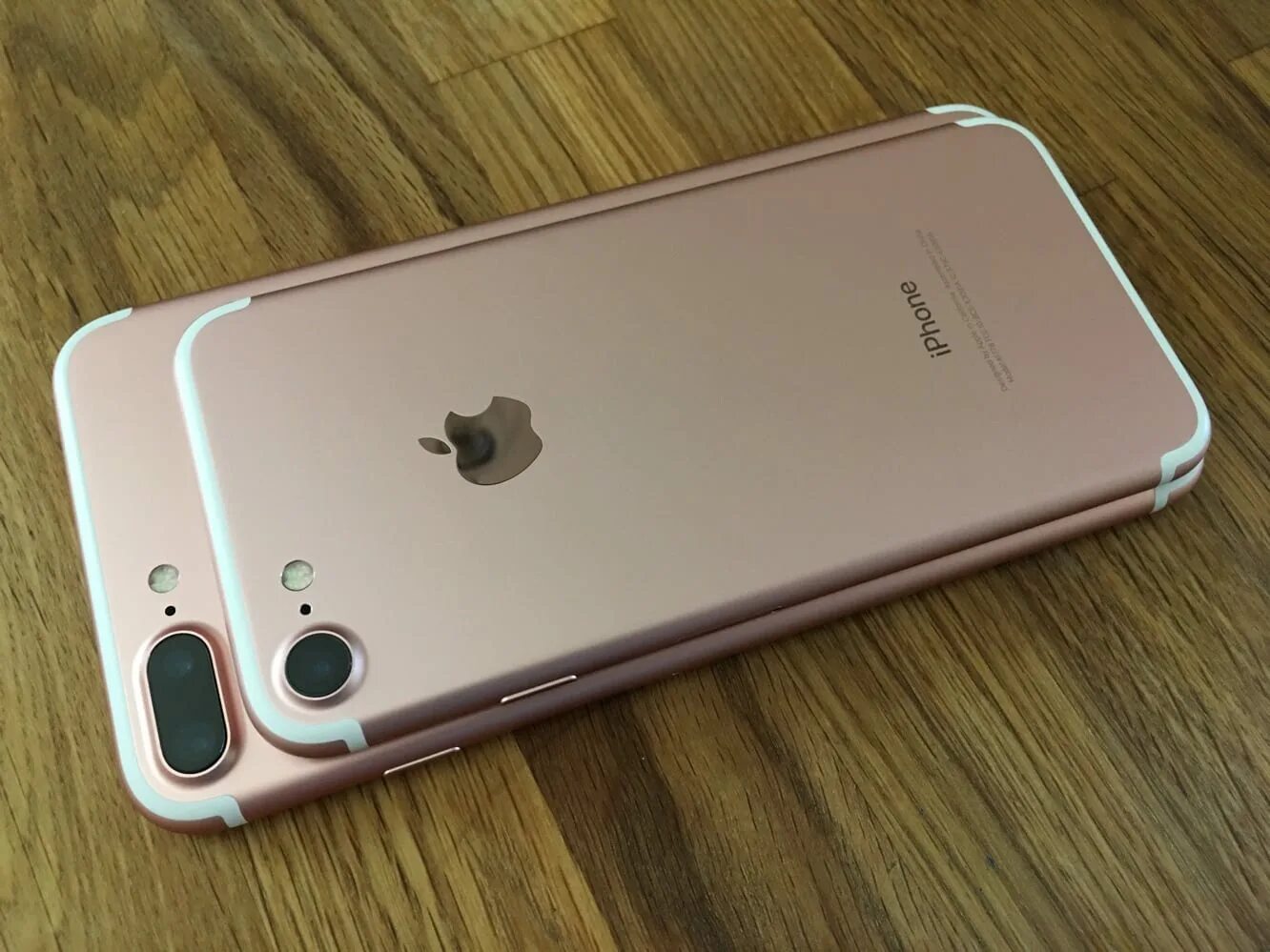 Сравнить айфон 7 и 7. Iphone 7 Plus. Айфон 7 и 7+. Iphone 7 и iphone 7 Plus. Iphone 7 Gold.