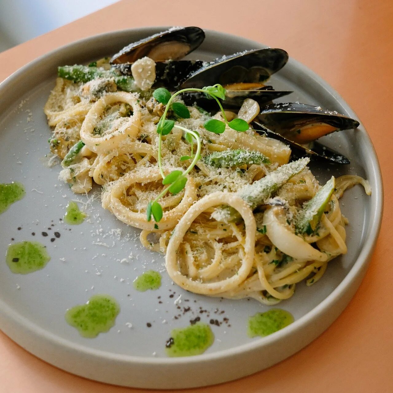 Кальмар охлажденный. Кальмар. Салат дальневосточный с кальмарами. Салат дальневосточный с кальмарами. Салат дальневосточный с кальмарами.