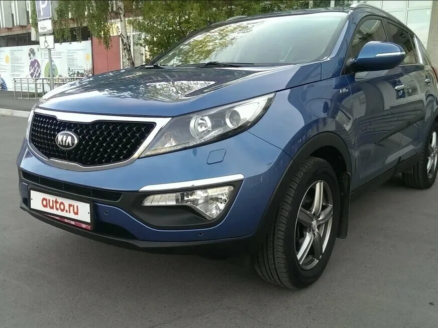 Kia Sportage III Рестайлинг 2.0 4wd at (150 л.с.) с пробегом. Kia Sportage 3 в синем цвете на литье. Kia Sportage 3 Рестайлинг металлик. Kia j3u - Space Blue. Спортейдж 3 рестайлинг купить