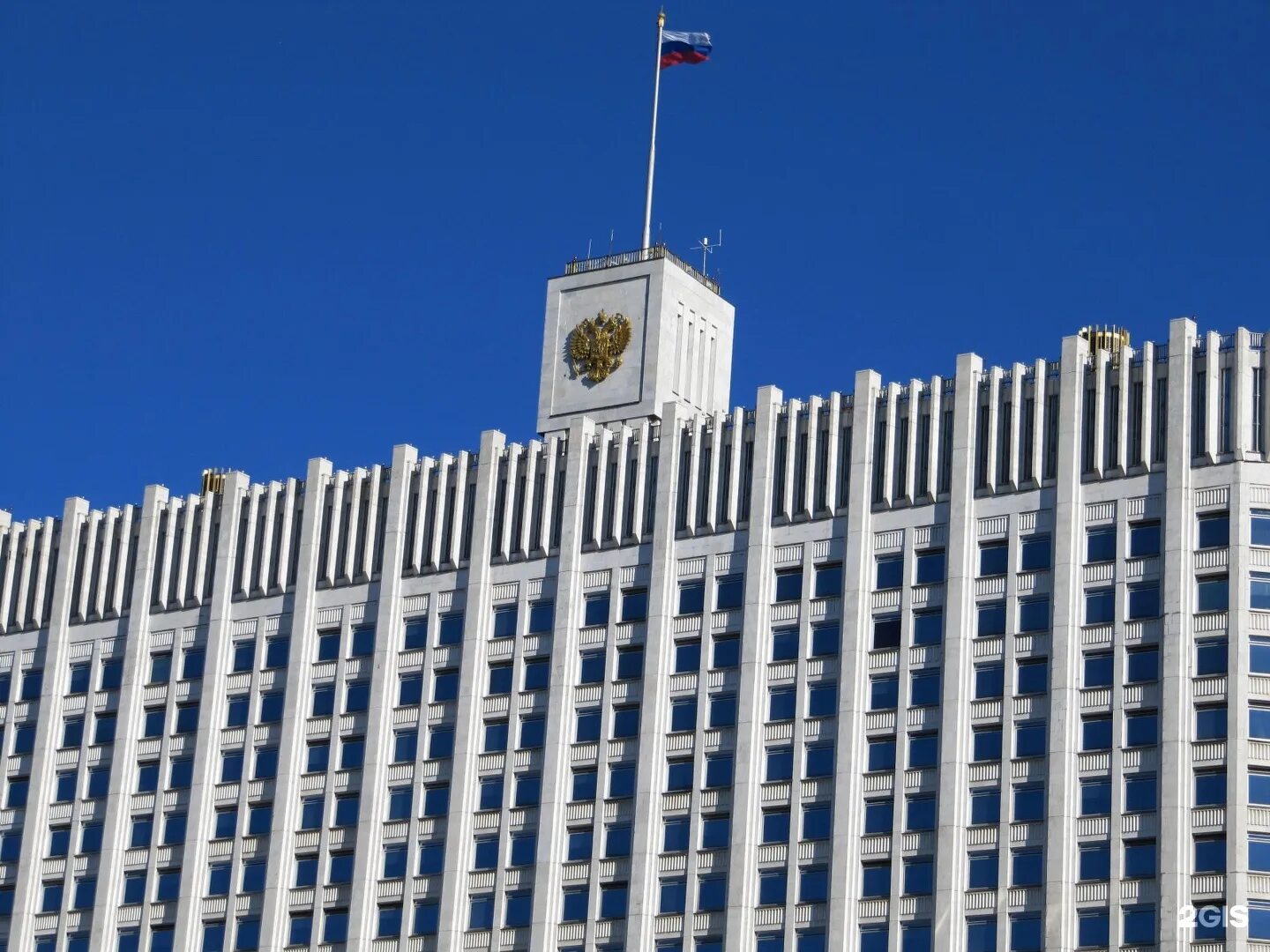 Правительство помимо