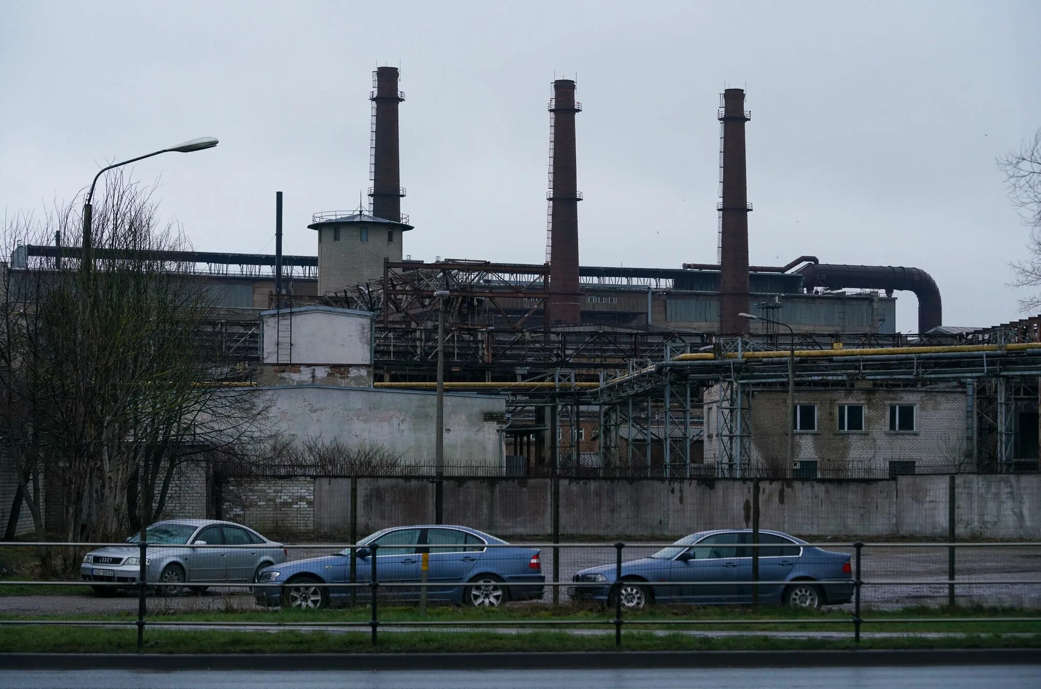 Промышленность латвии. Новороссийский терминал минеральных удобрений. Заводы латвии. Литва завод. Сланцевый завод эстония.