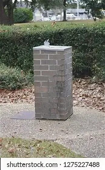 Water brick. Гидрофобизация известняка. Вода из кирпича. Капли на кирпиче. Фото кирпичи под водой.