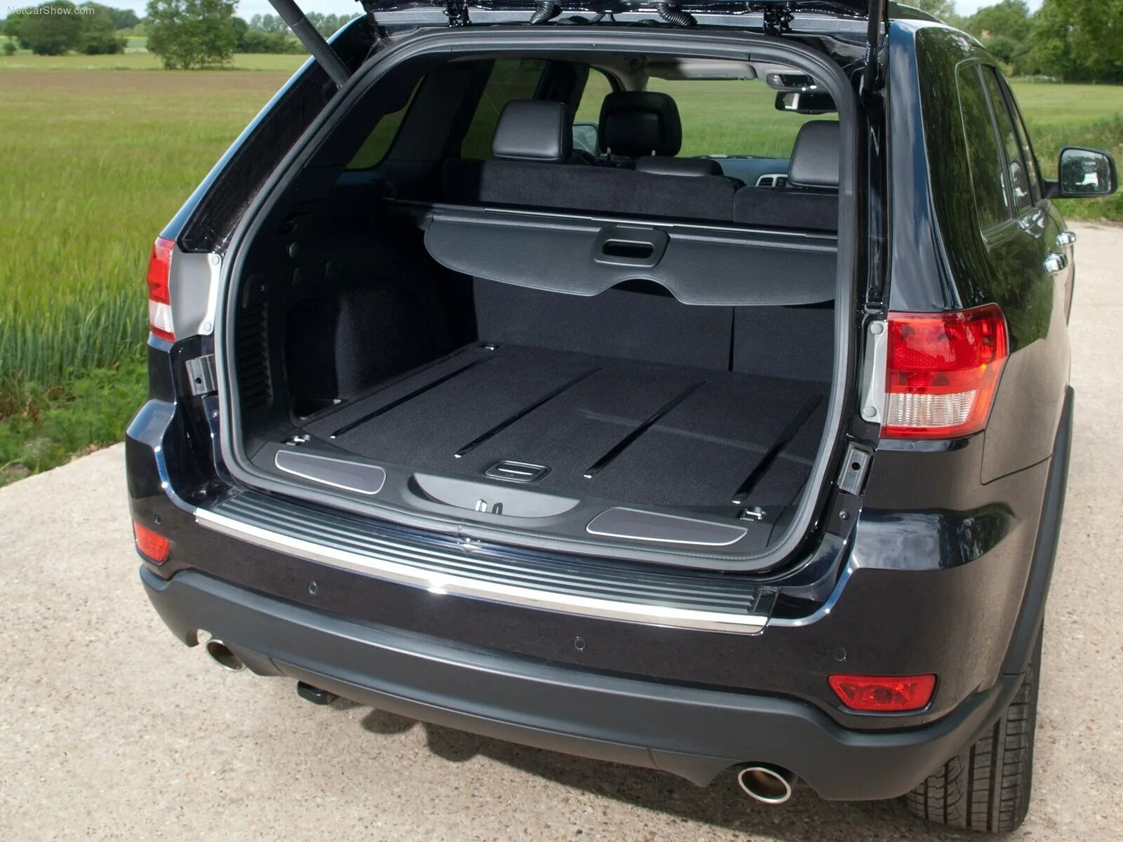 Jeep grand cherokee, 2000 багажник. Коврик в багажник jeep grand cherokee wk2. Jeep cherokee 2017 багажник. Jeep cherokee 2017 багажник. Багажник jeep grand cherokee wk2.