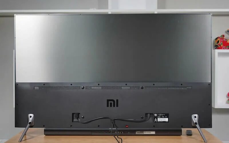 Вывести телефон на телевизор xiaomi. Mi TV 4s 43 кронштейн. Кнопка включения на телевизоре Xiaomi.