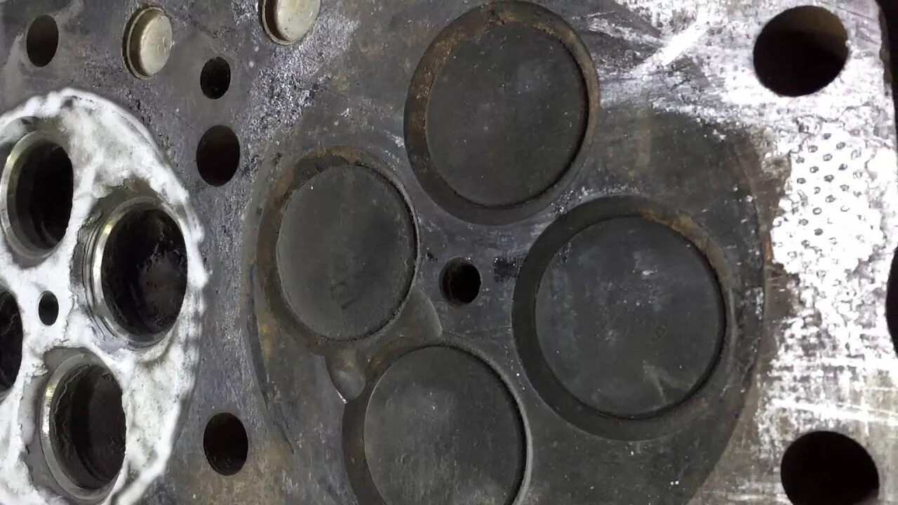 Форкамера ямз 238. Трещина гбц mr20de. Трещина гбц ваз 2112 16 клапанов. Форкамера ямз 238. Трещины гбц змз 514 дизель.