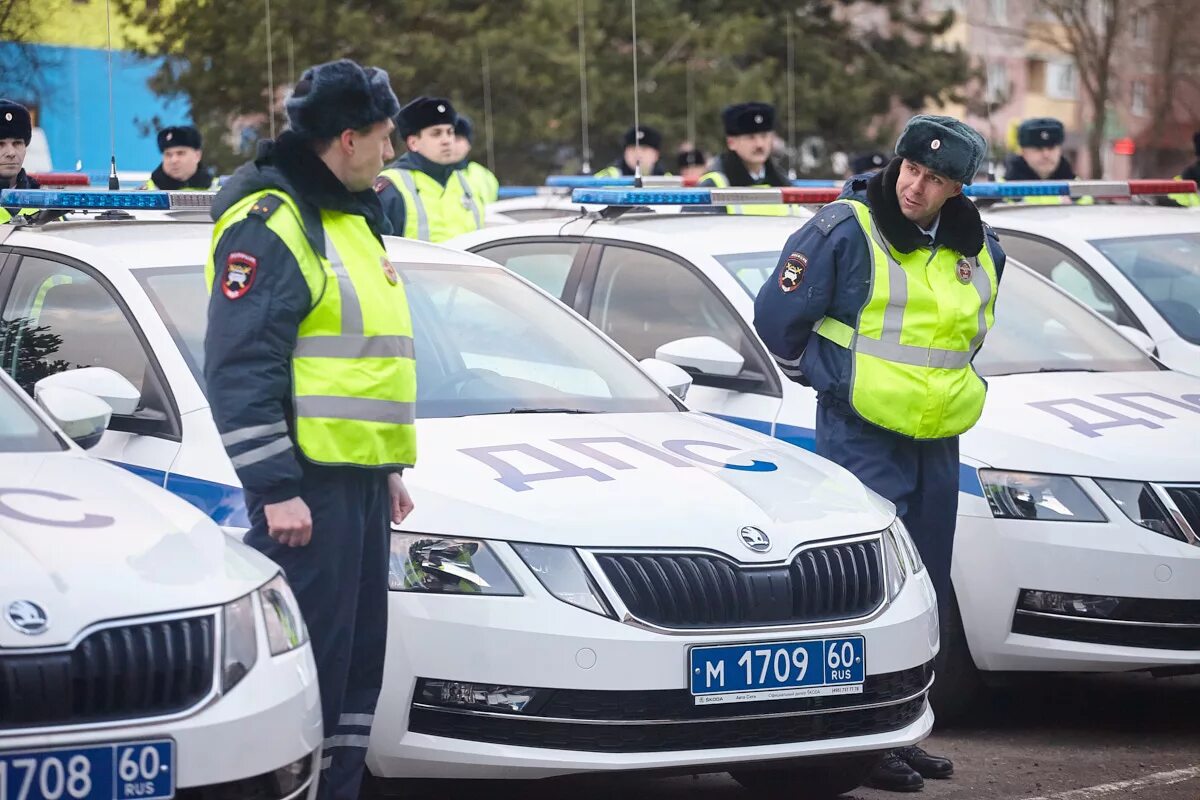 Машина ГИБДД. ДПС Псков. Вручение новых автомобилей ГИБДД. Служебная машина ГИБДД. Работа гибдд псков