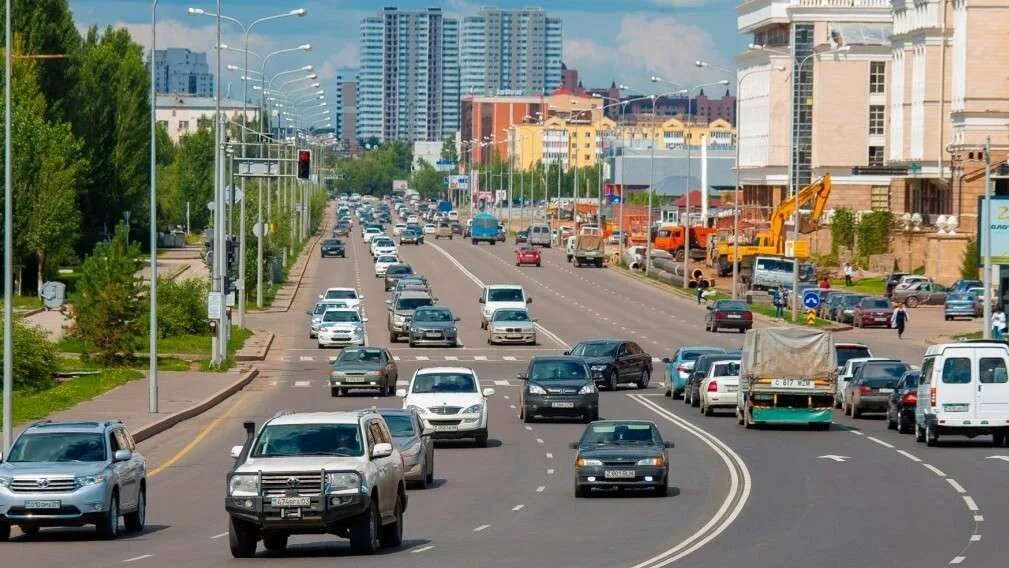 Автомобильный транспорт. Транспорт на улице. Перевозка фурами. Дорожный транспорт. Электробус yutong zk6106bevg.