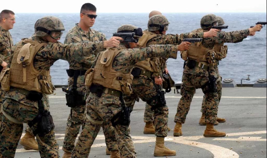 Пехотинец системы. Пехотные войска. Usmc marine corps. Бундесвер 2020 экипировка. Usmc marine corps.
