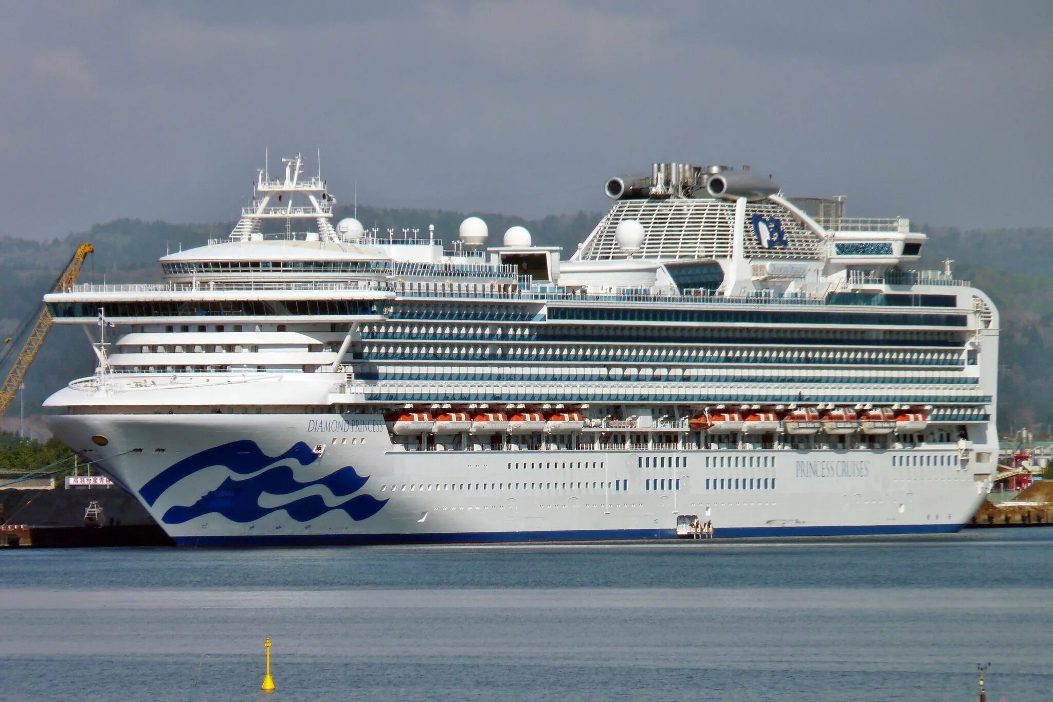 Лайнер бриллиантовая принцесса в порту владивостока. Diamond princess круиз. Круизный лайнер даймонд принцесс в владивостоке. Круизный лайнер принцесса даймонд. Лайнер бриллиантовая принцесса в порту владивостока.
