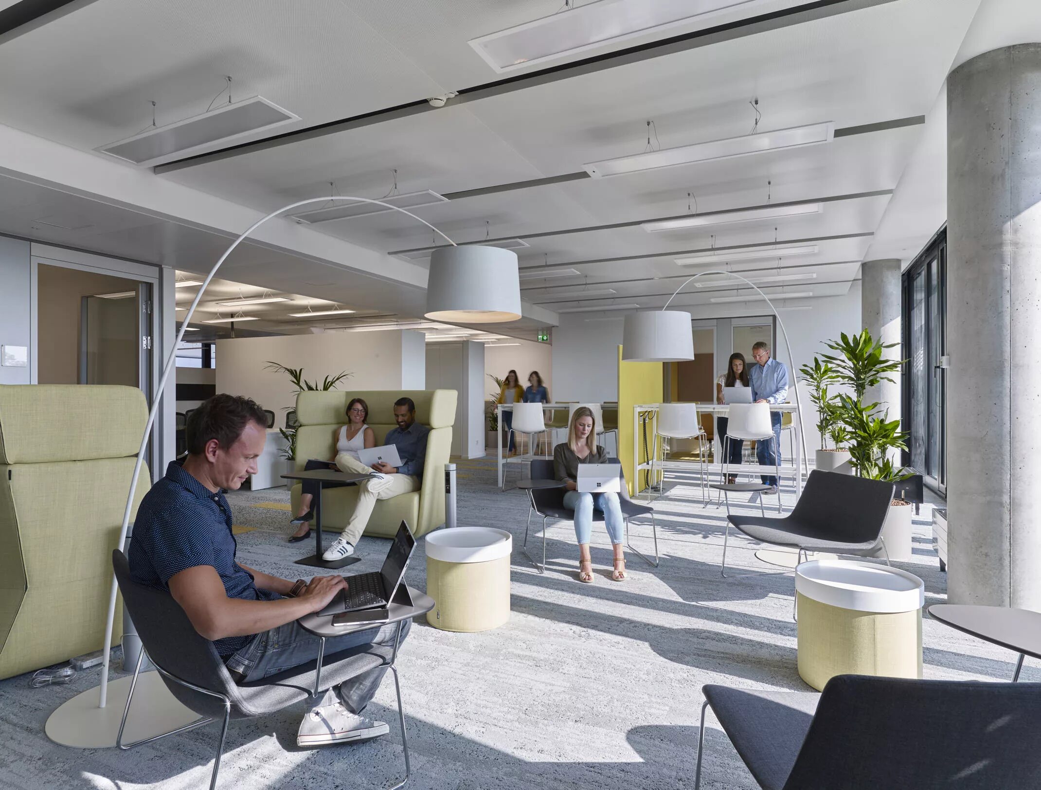 Компания квартира. Headquarters Microsoft Germany HPP Architects. Офис изнутри. Гибридный офис. Офис в Германии.