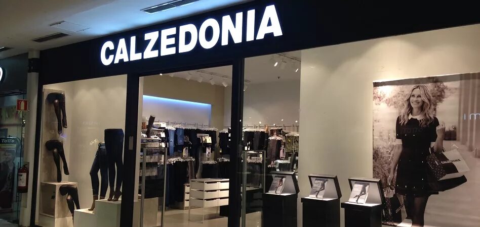 Кальцедония владивосток. Calzedonia ростов. Кальцедония самый большой магазин. Кальцедония ростов-на-дону. Кальцедония магазин.