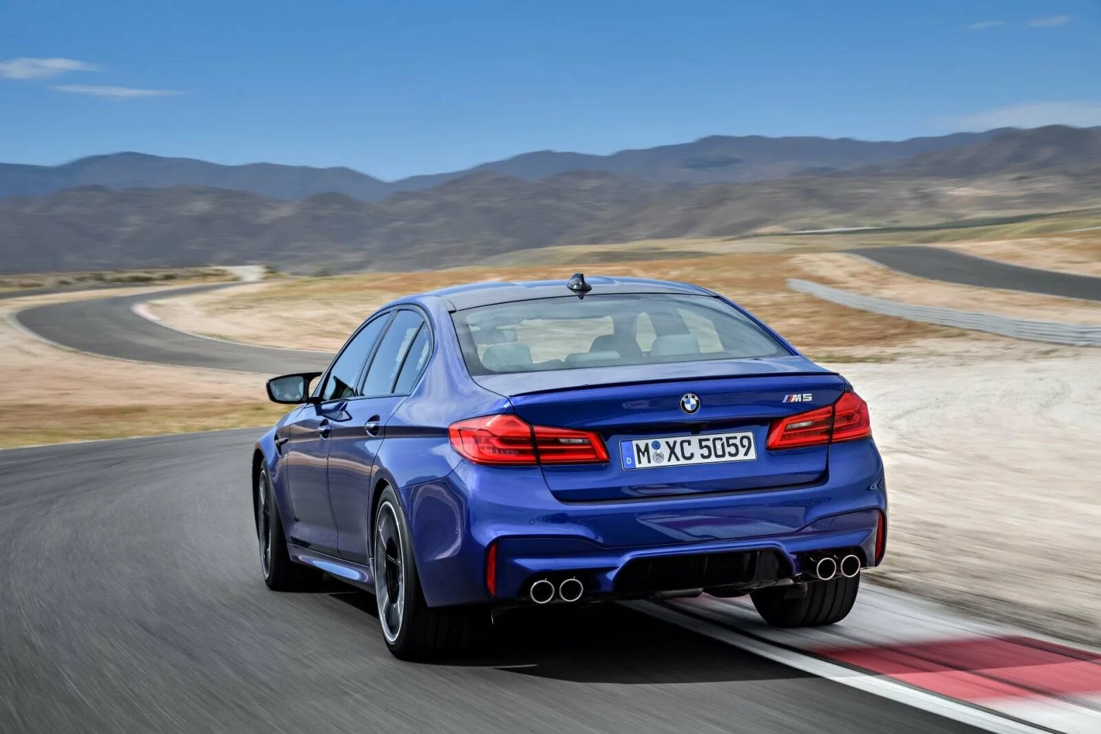 Bmw m5 level. Bmw m5 2018. bmw m5 f90 2018. bmw 5 f90. bmw m5 f90 сзади.