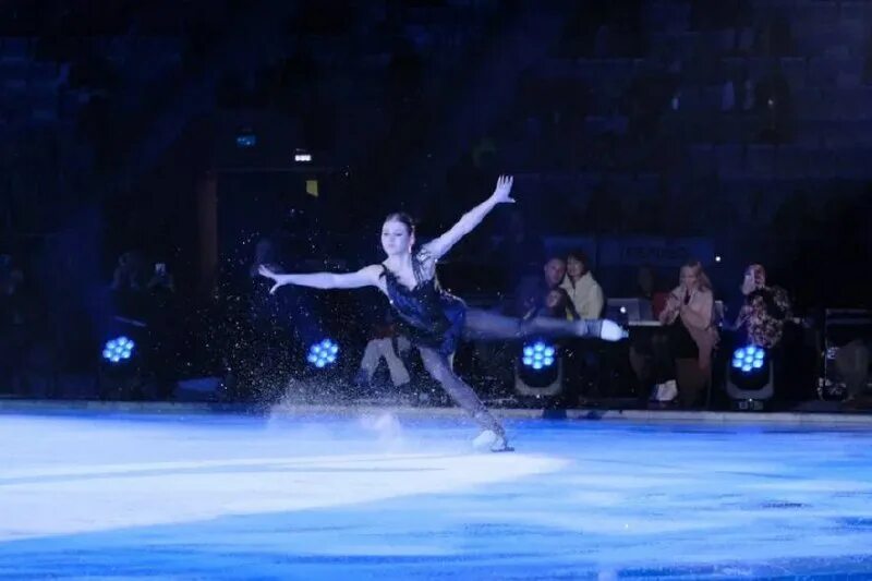 Шоу на льду. Шоу ледовое 2022 питер. Щелкунчик ильи авербуха самара. Ледовое шоу щелкунчик авербух. Представление в ледовом дворце 28 декабря.