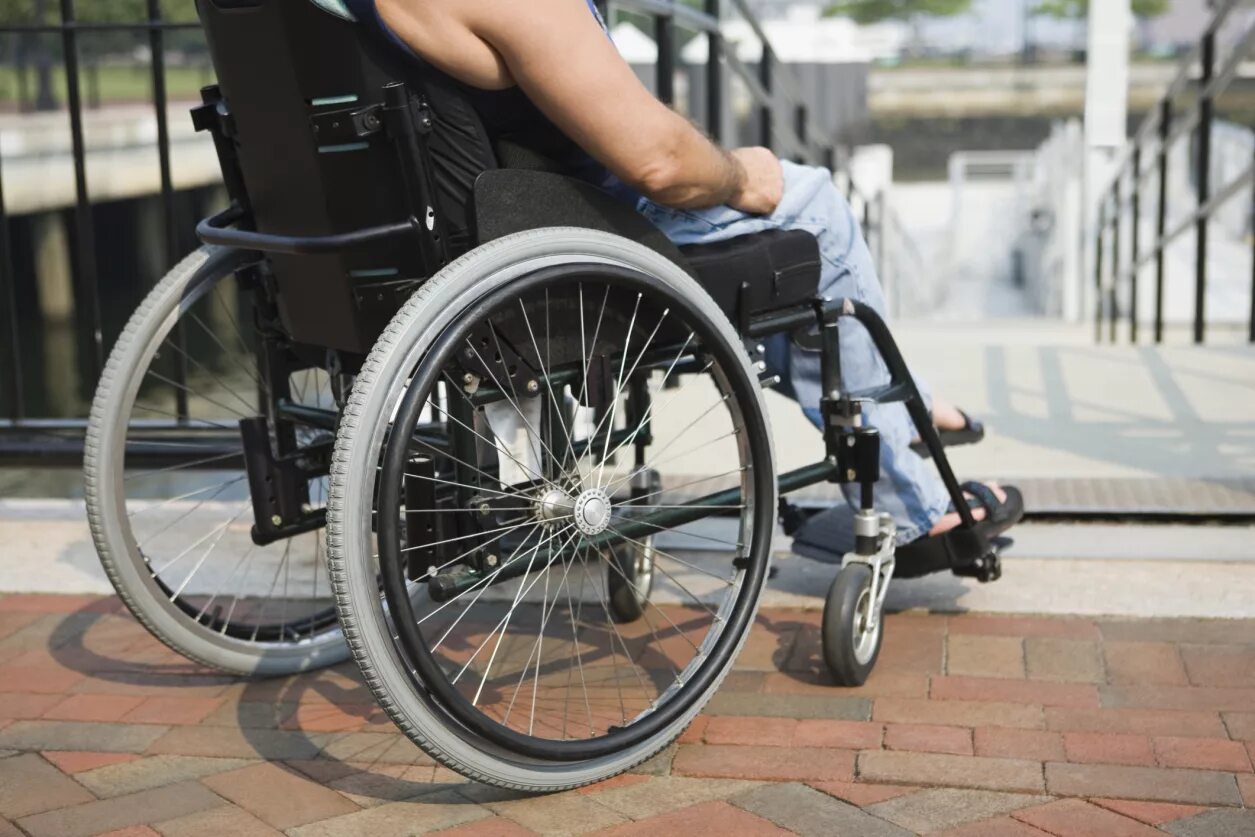 Инвалиды. Человек в инвалидной коляске. Дети в инвалидных колясках с ограниченными возможностями. • • Кресло-коляска для инвалидов-колясочников. Коляска инвалидам 2 группы