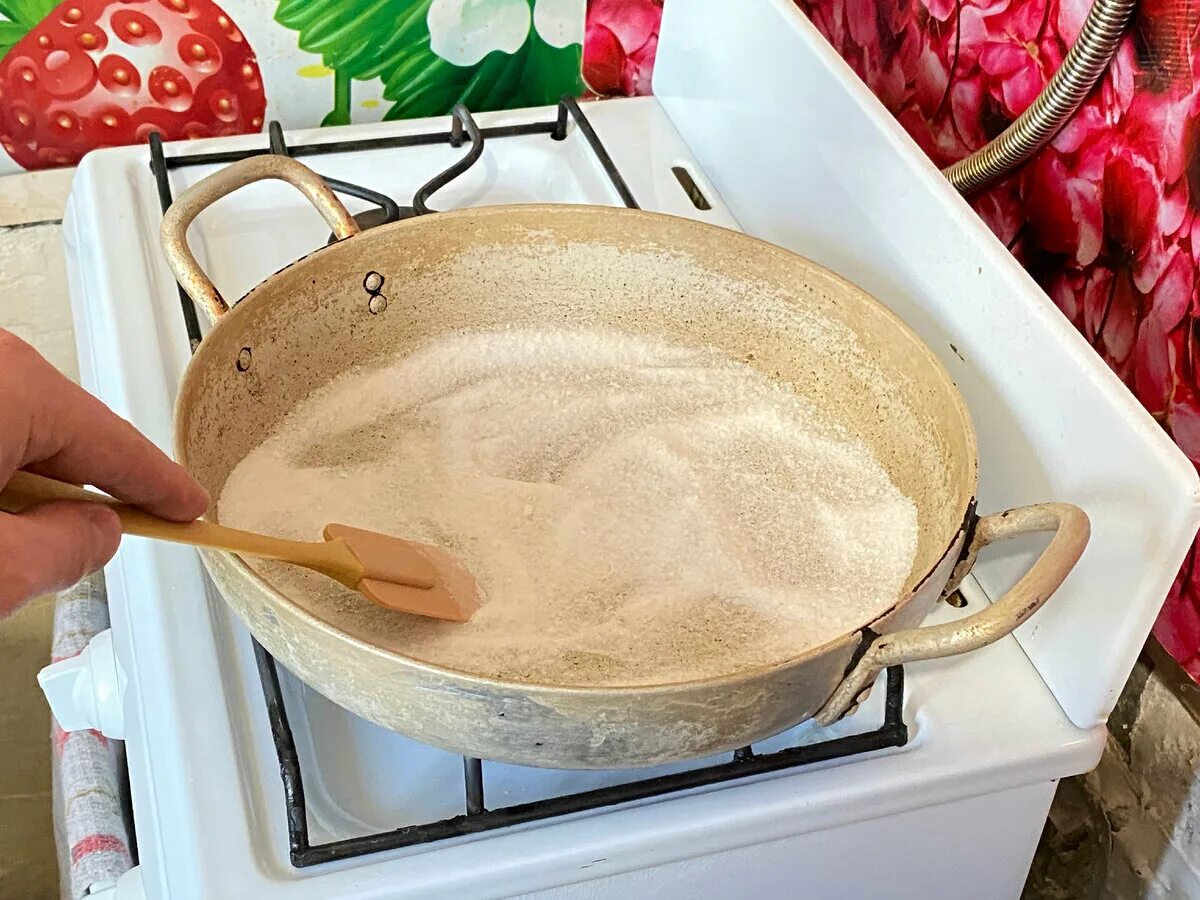 Чтобы сковородка не прилипала