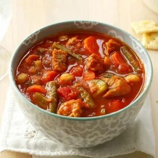 Рагу из индейки с овощами на сковороде