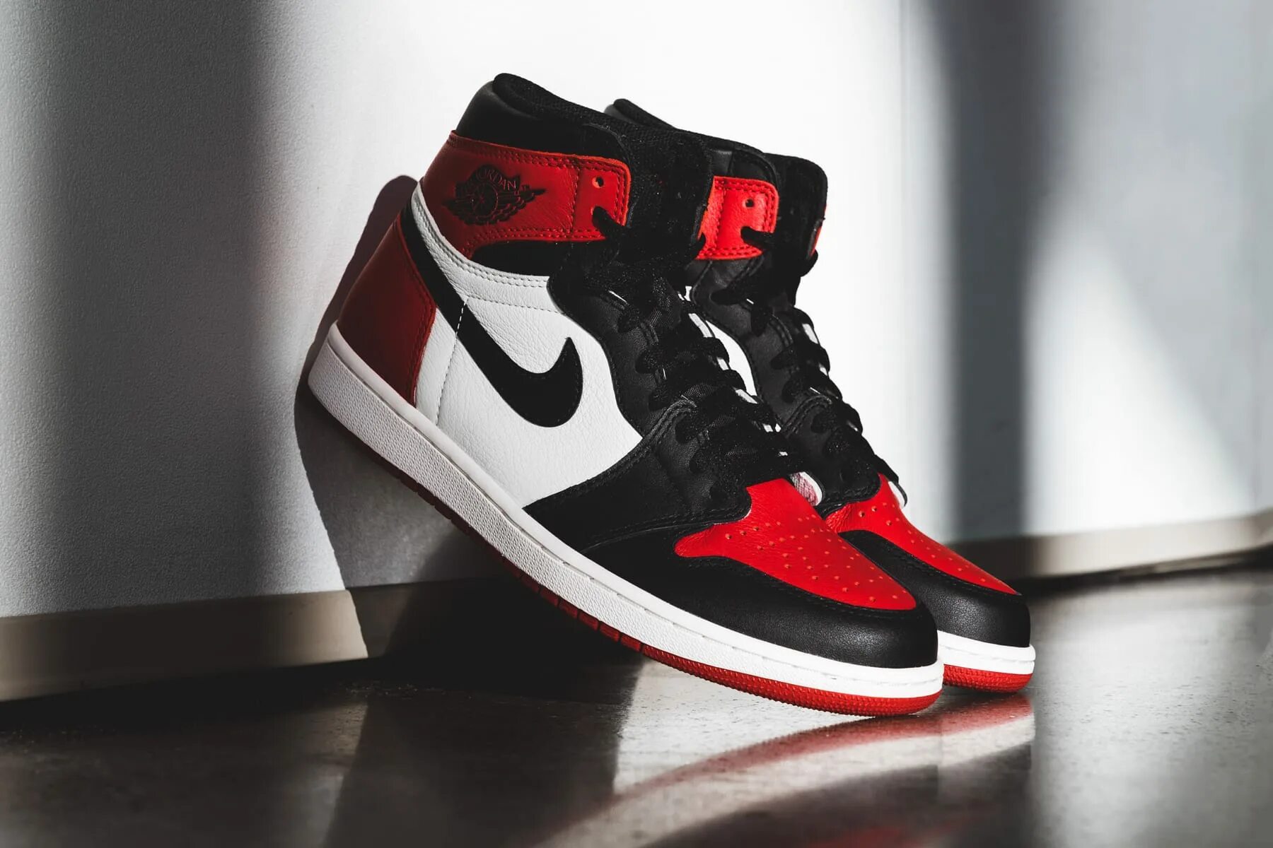 Nike jordan 1 оригинал. Nike Air Jordan 1. Nike Air Jordan 1 High bred Toe. 'Nike' 'Air Jordan 1 bred' og. Nike Air Jordan 1 High bred.