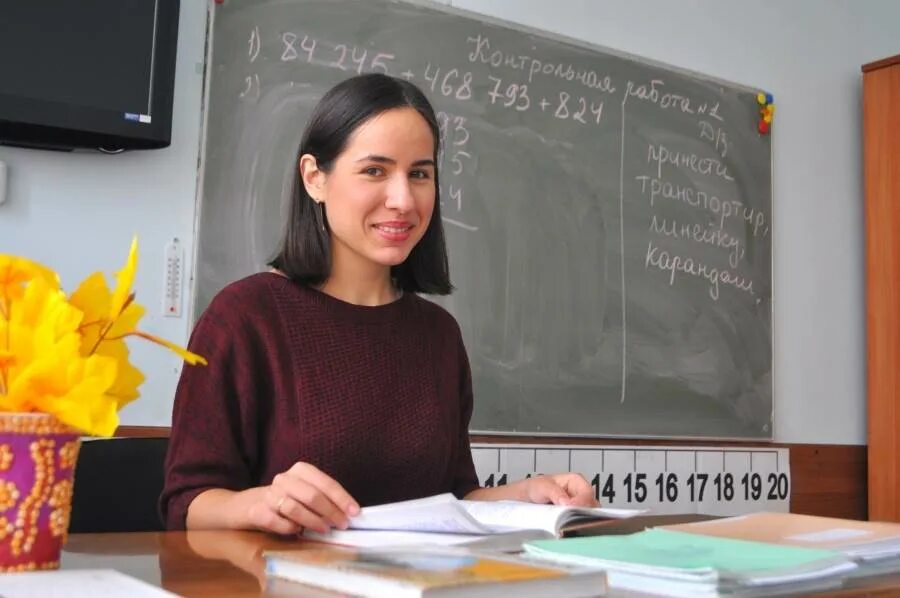 Молодая учительница дает. Молоденькие учительницы. школа № 9 махачкала учительница.
