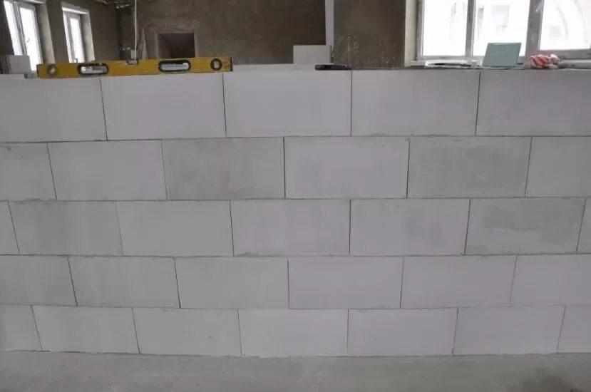 Перегородка из газобетонных блоков 75 мм. Перегородки газобетон 100 мм. Стены из газобетонных блоков. Межкомнатный пеноблок. Блоки пазогребневые для перегородок 80 мм.