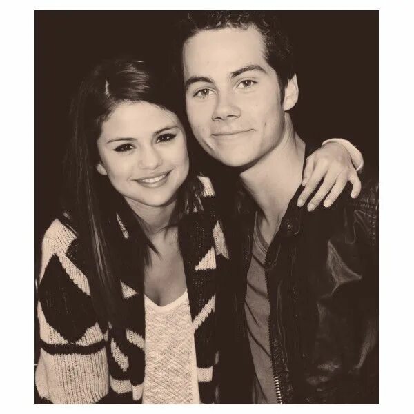 Дилан о Брайен и его девушка. Dylan o'Brien and selena Gomez.