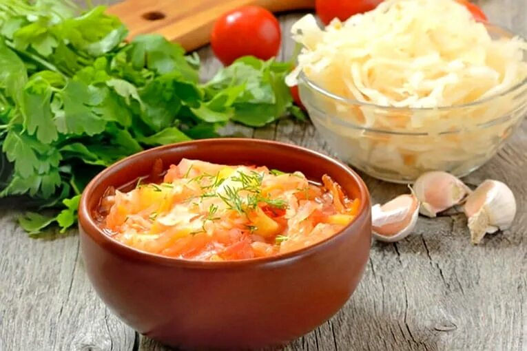 Капустняк из квашеной капусты с пшеном рецепт. Капустняк из квашеной капусты. суп капустняк украинский. капустник с квашеной капустой. капустняк домашний.