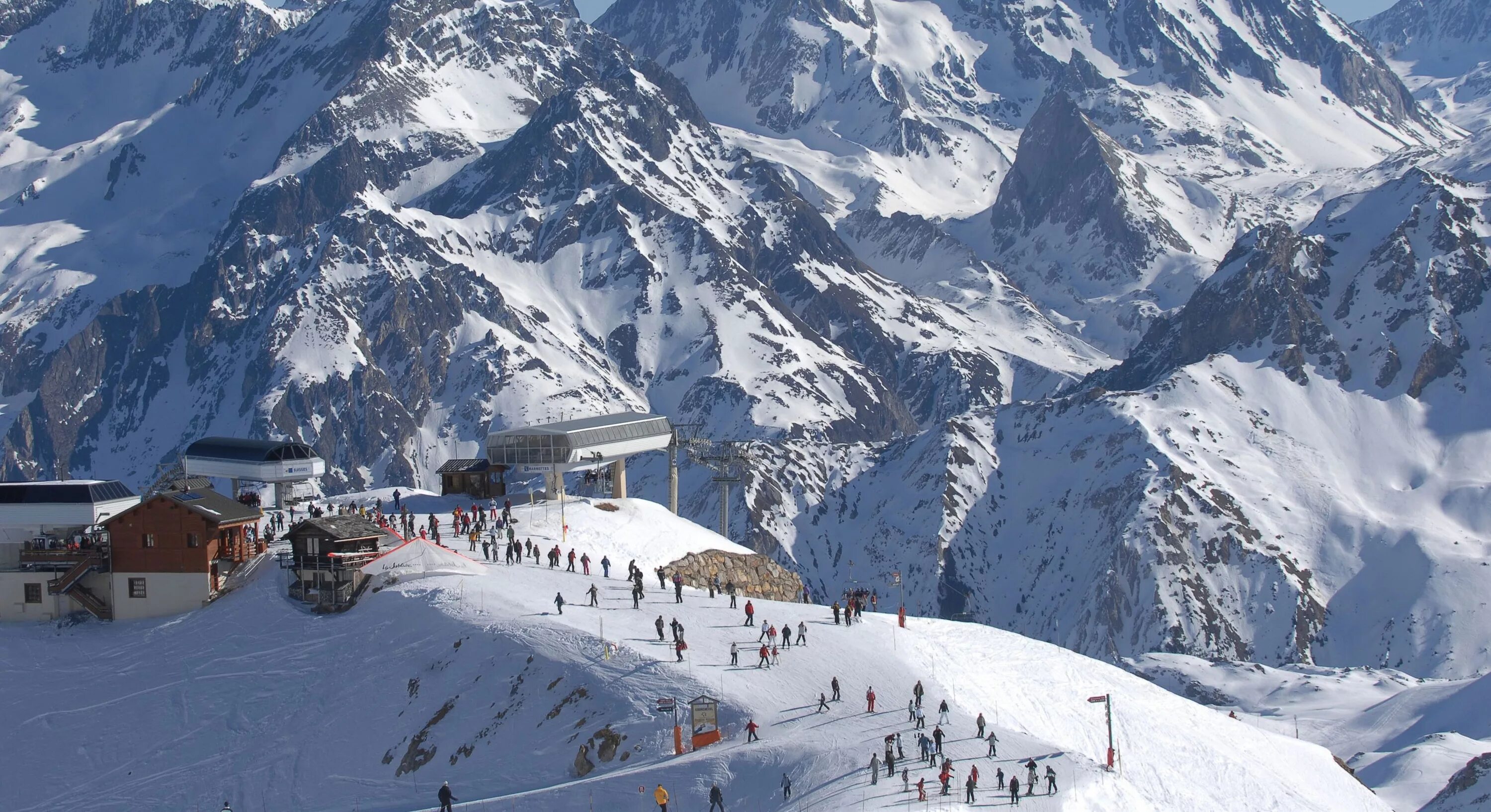 Первые горнолыжные курорты. Альпы Франция горнолыжный курорт Куршевель. Courchevel (Куршевель), Франция. Мерибель горнолыжный курорт. Альпы Куршевель.