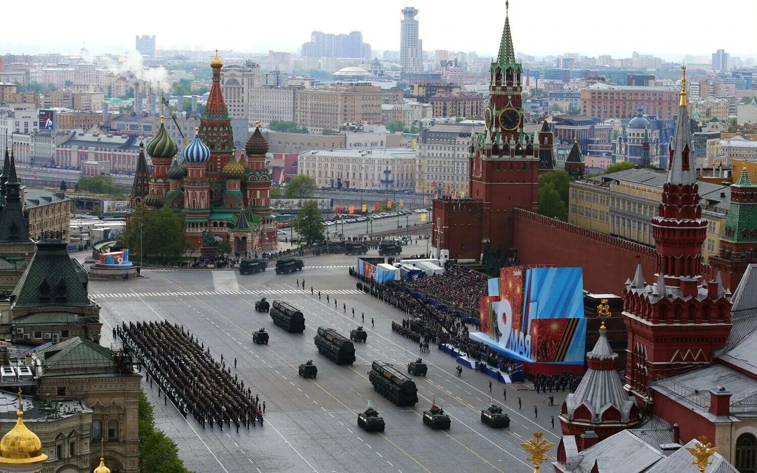 Парад победы на красной площади. Парад победы на красной площади в москве 9 мая и салют. Парад победы 2015 года. Красная площадь 9 мая. Парад победы 2015 года на красной площади.