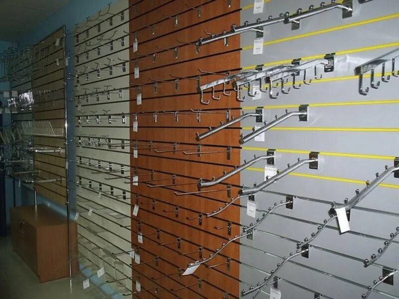 экономпанель с крючками. экономпанель 1200х2400 белая. экономпанели 1200х1200. панели для торгового оборудования. экономпанели для магазина.