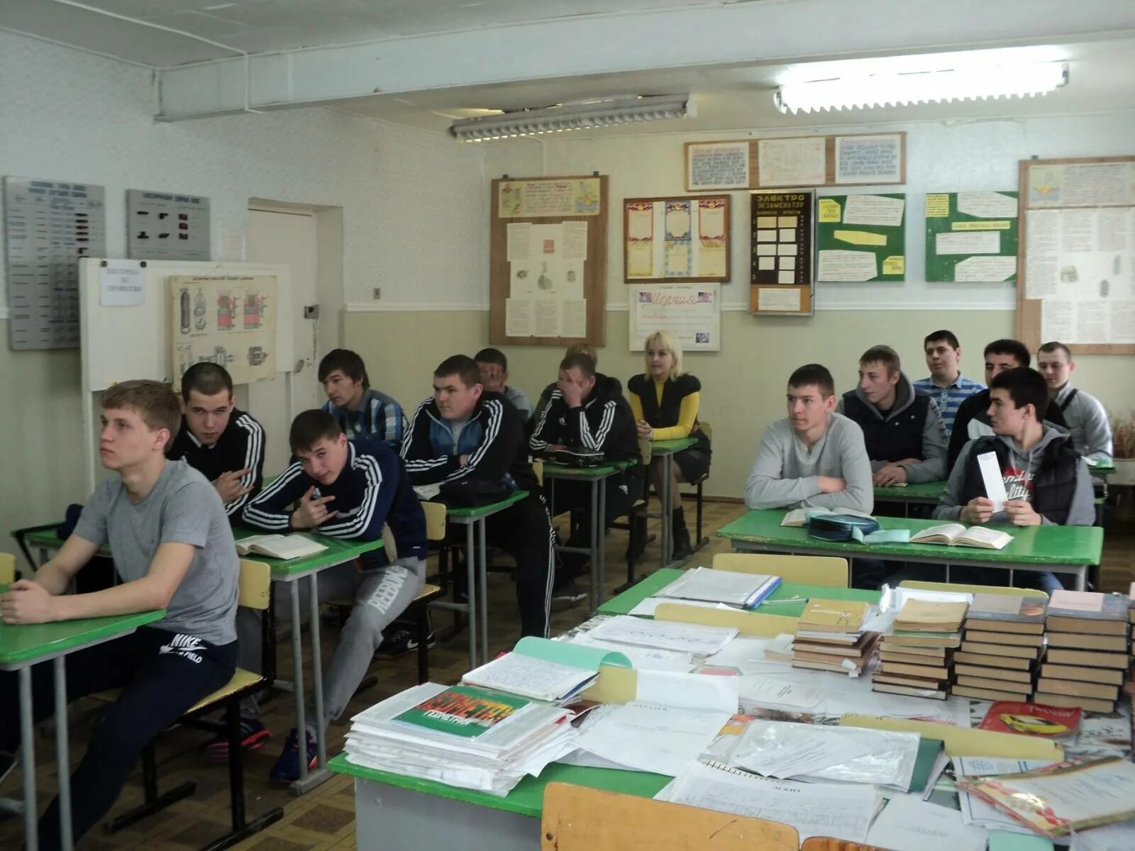 самый худший колледж. не пту а техникум. не пту а колледж. птушницы. пту здание.